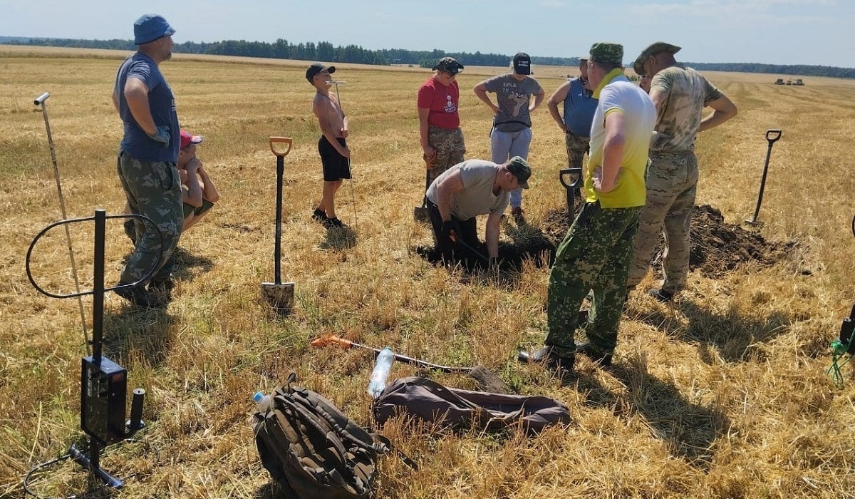 В Знаменской роще Курска обнаружены останки 93 человек со следами пыток