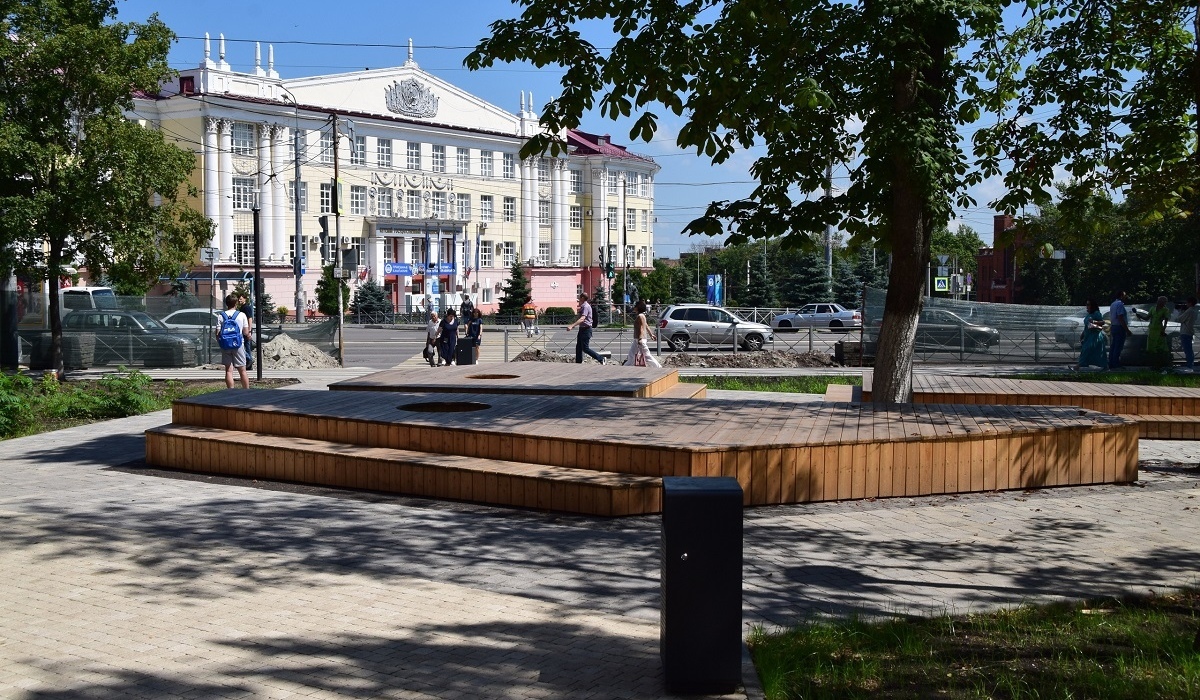 В Курске завершили благоустройство парка на площади Перекальского