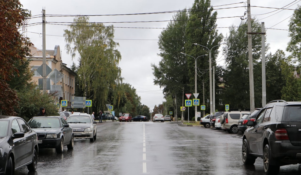 В Курской области продолжают ремонтировать дороги по региональной программе