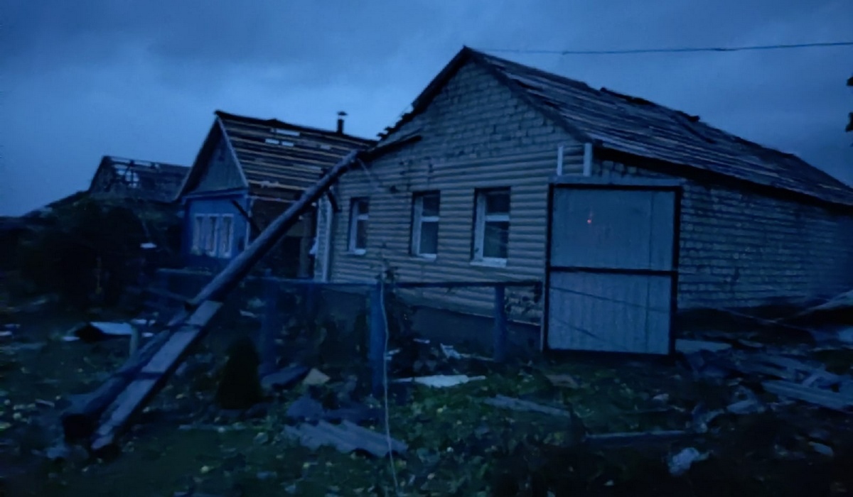 Во Льгове Курской области из-за урагана десятки домов остались без крыш