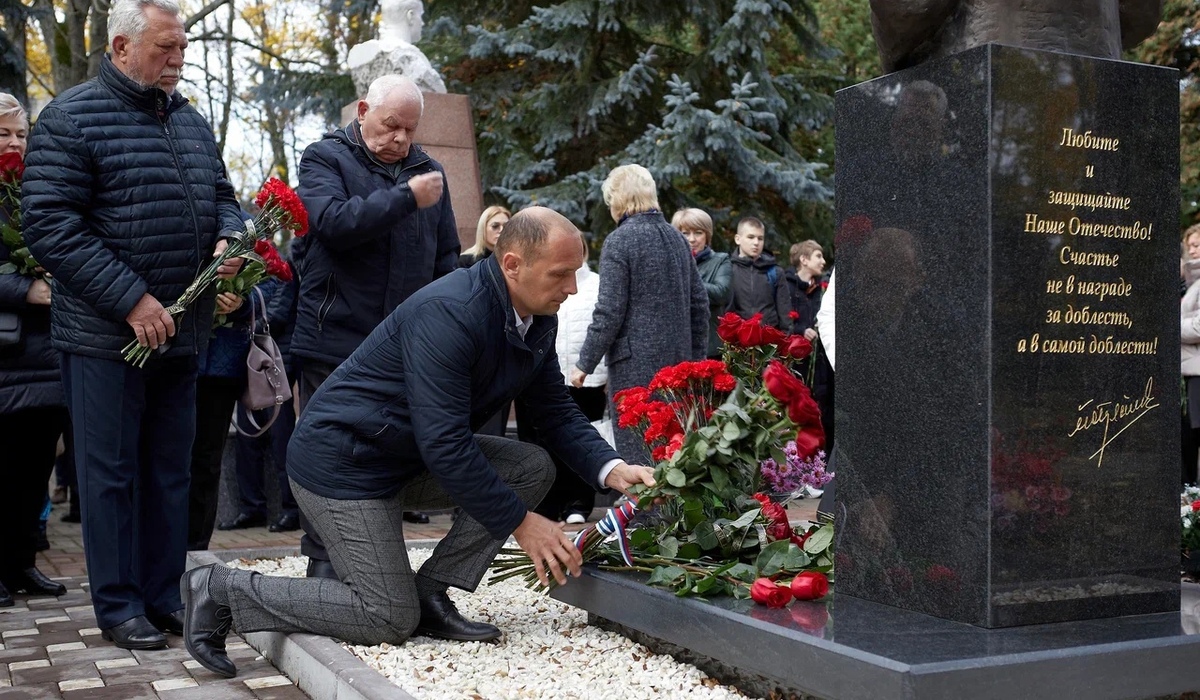 В Курске 25 октября почтили память Героя Советского Союза Михаила Булатова