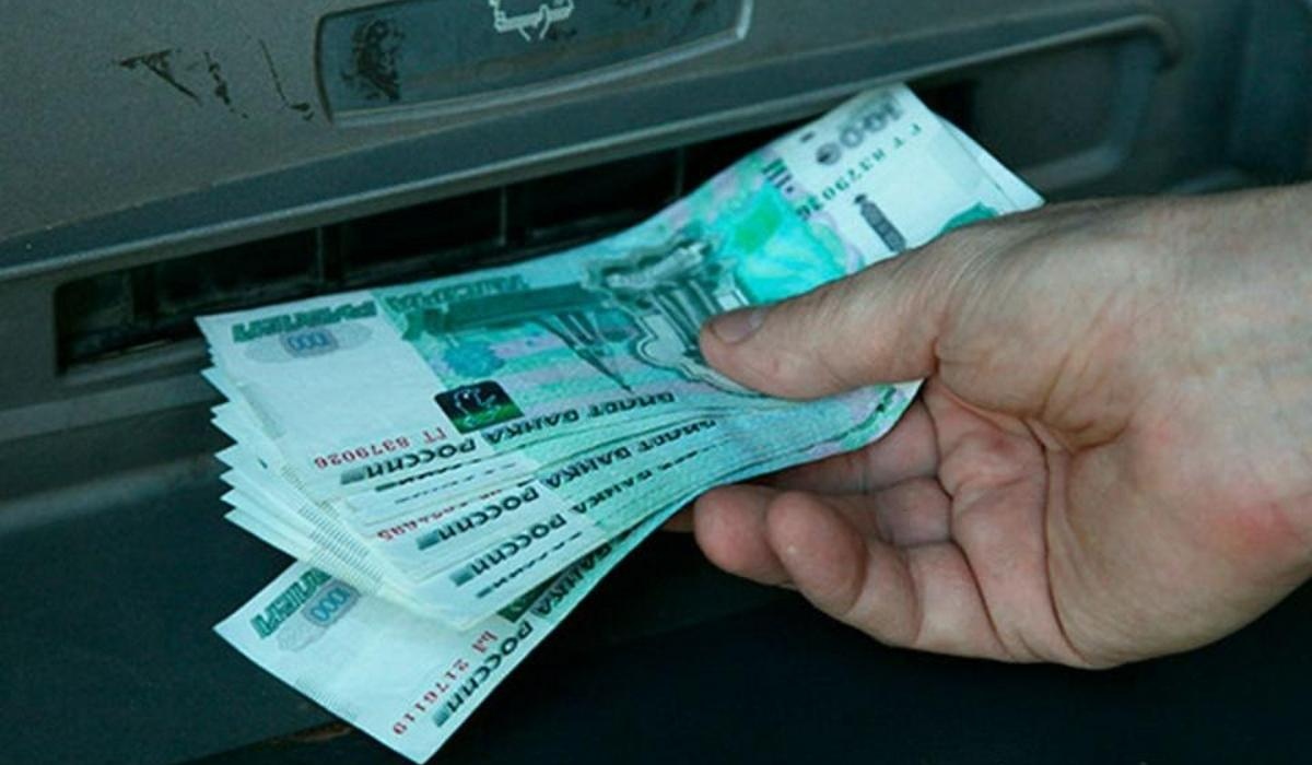 В Курске 38-летний мужчина забрал из банкомата чужие деньги