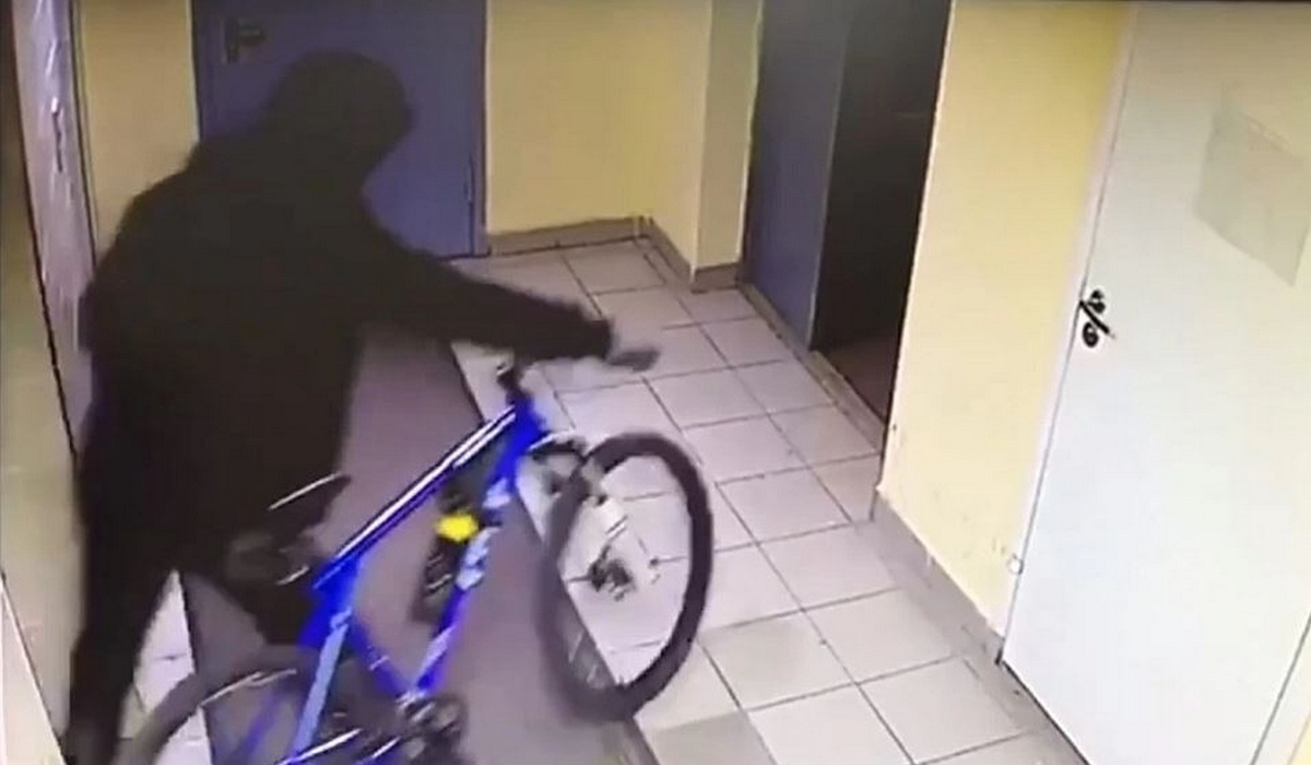 В Курске задержали подозреваемых в краже велосипедов из многоэтажек