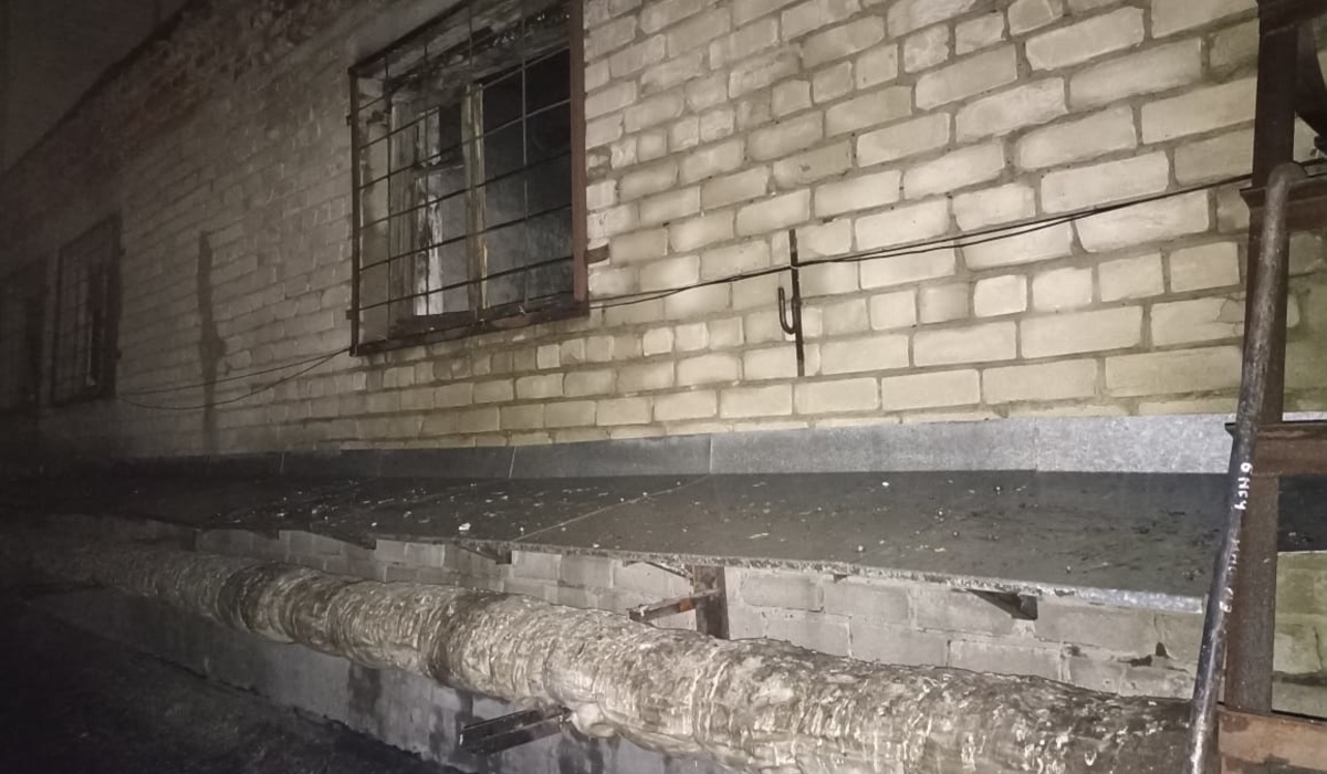 В Курске на Магистральном проезде 44 человека тушили пожар в двухэтажном складе