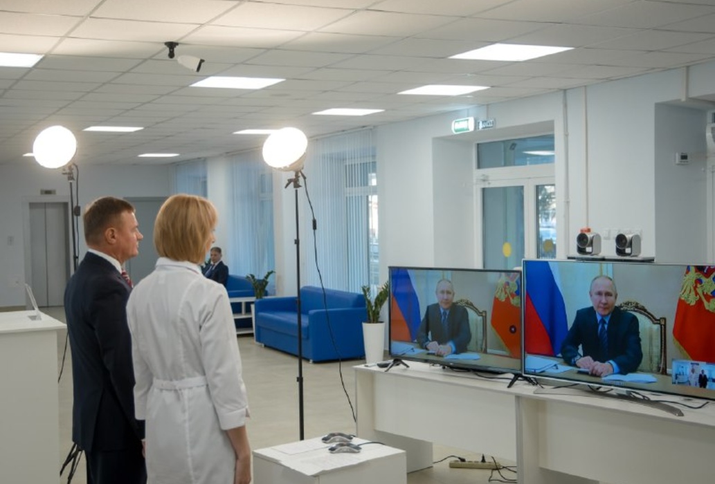Президент Владимир Путин высоко оценил темпы работ по ремонту в курской клинике №3