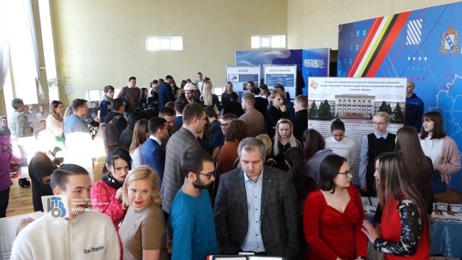 Молодежный парламент Курской облдумы представил выставку «Молодые ученые – будущее России»