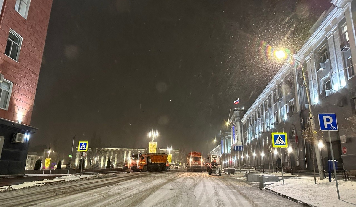В Курске улицы от снега расчищают 46 единиц транспорта