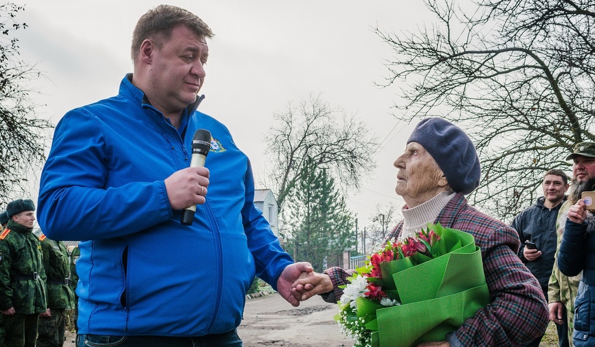 Замгубернатора Курской области пообещал помочь с ремонтом ветерану в ДНР