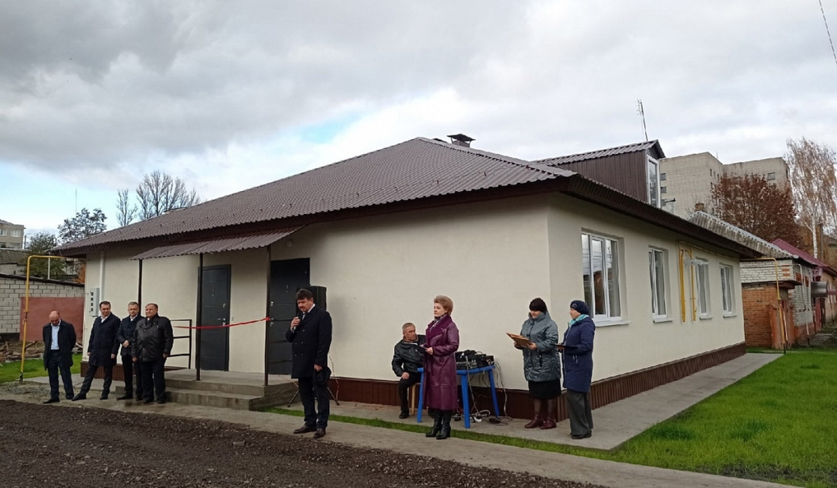 В Дмитриеве Курской области вручили ключи от новых квартир детям-сиротам