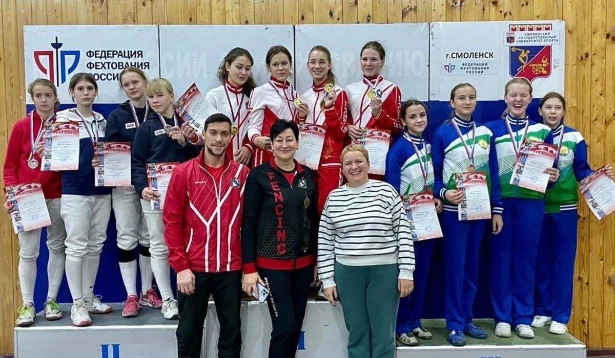 Курские рапиристки завоевали 5 медалей на соревнованиях в Смоленске