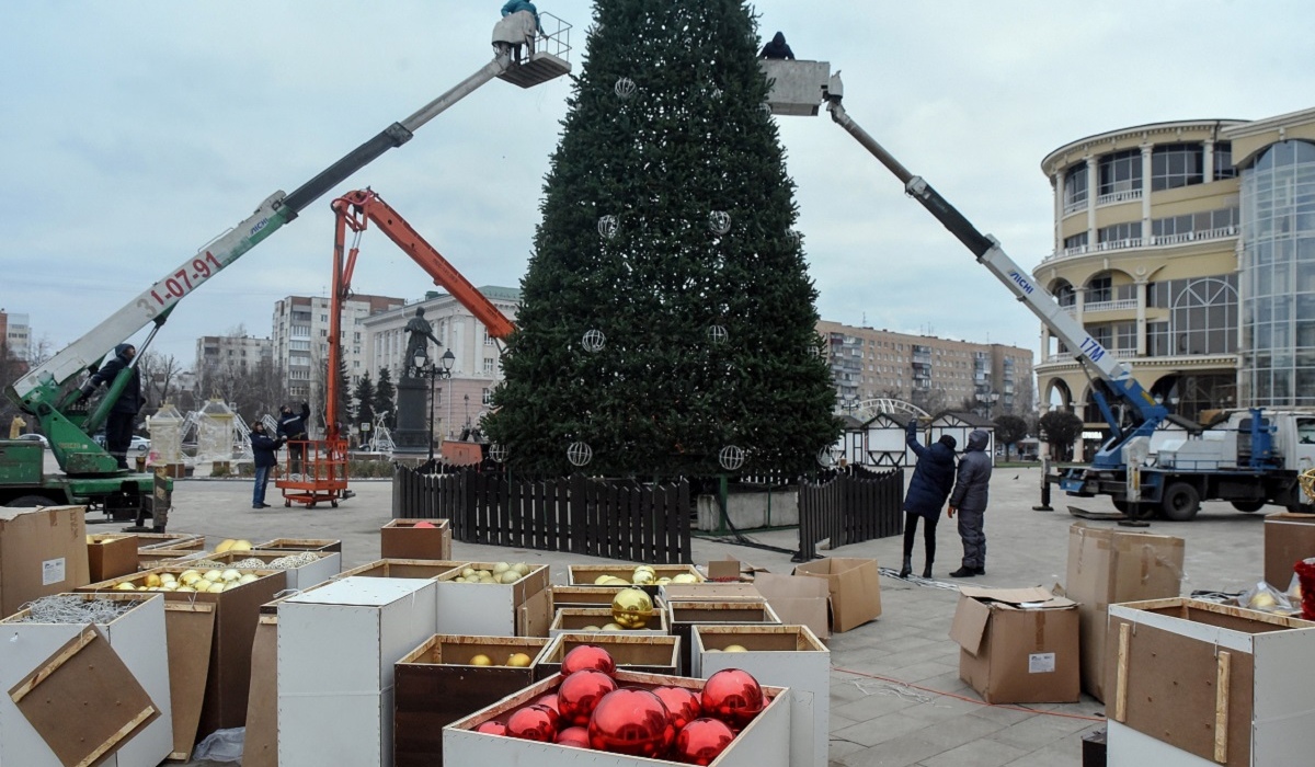 Главную новогоднюю елку Курска вновь установят на Театральной площади