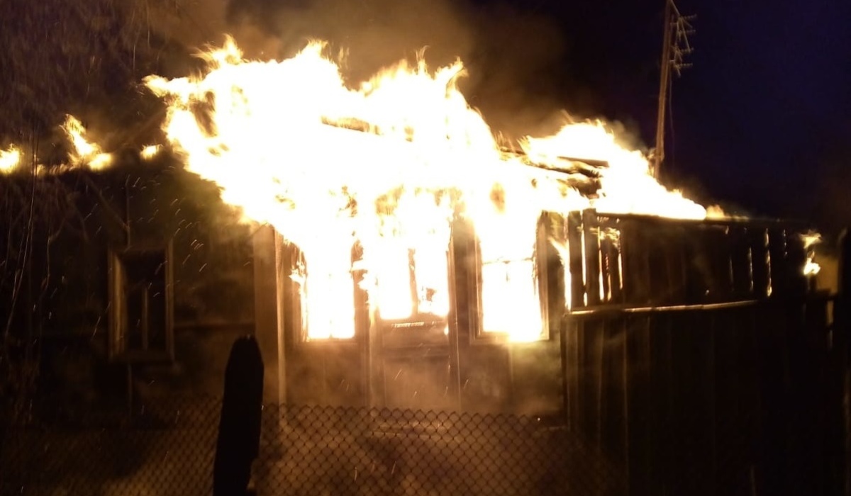В Хомутовском районе Курской области сгорела пристройка к дому