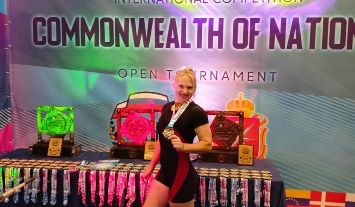 Курянка завоевала 2 «серебра» на международном турнире по пауэрлифтингу