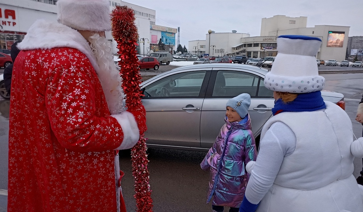 В Курчатове к детям пришёл Полицейский Дед Мороз