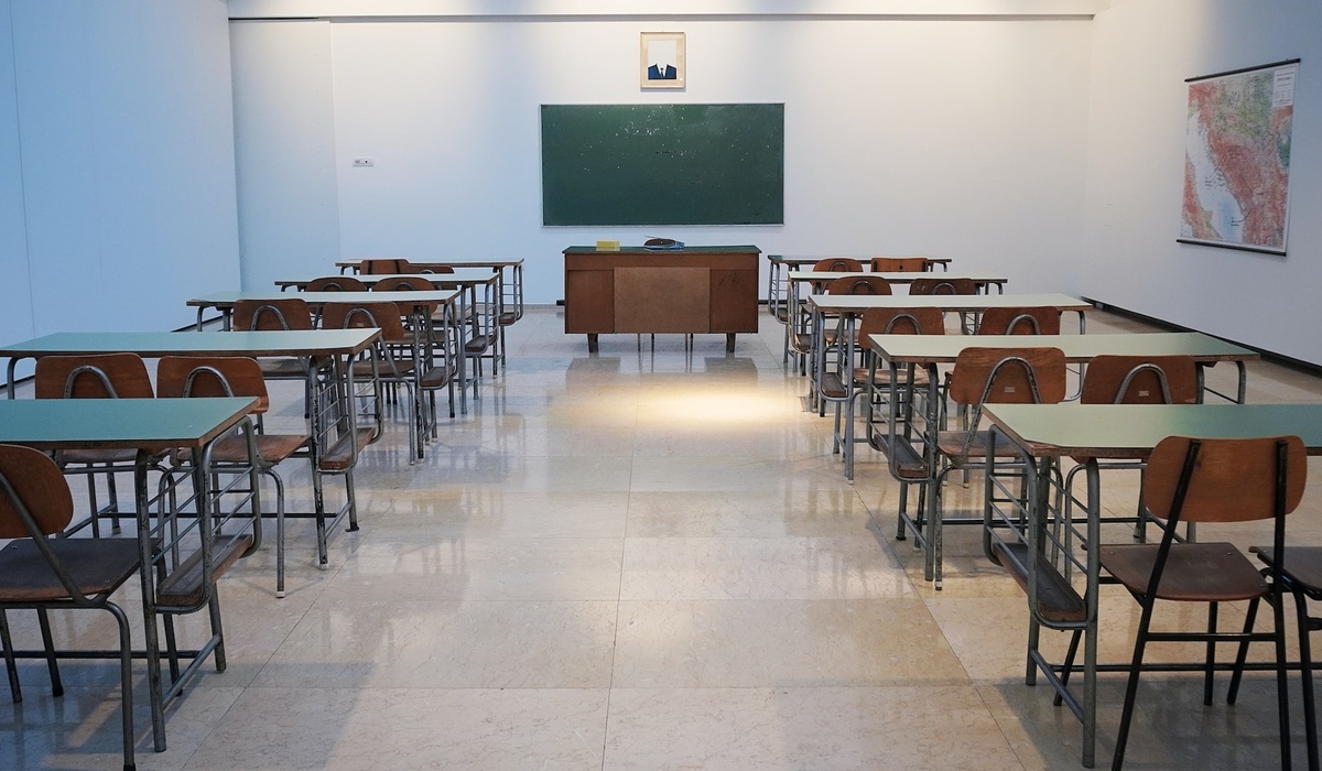 В трёх курских школах перенесут уроки из-за аварии на тепломагистрали