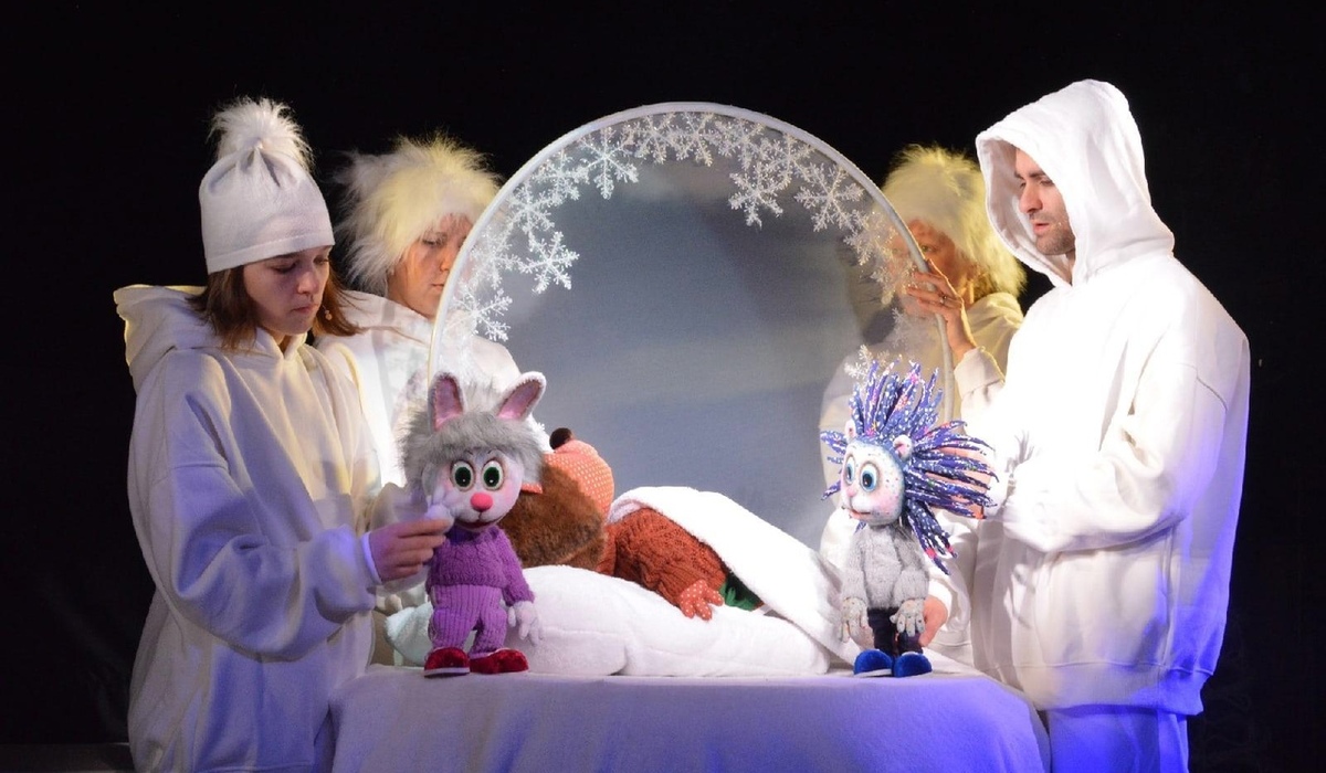 В Курском театре кукол впервые показали спектакль «Снежный цветок»