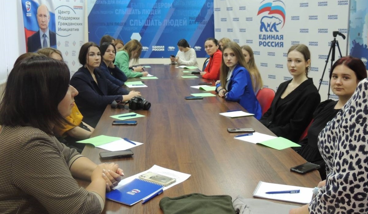 На базе Регионального исполнительного комитета партии «Единая Россия» открыли курсы по кройке и шитью