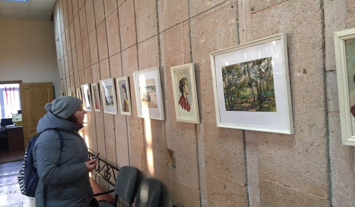 В Курске открылась выставка основателя первой в городе детской художественной школы