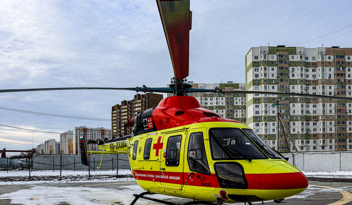 6-летнюю девочку с пневмонией доставили на вертолете санавиации из Конышевского района в Курск