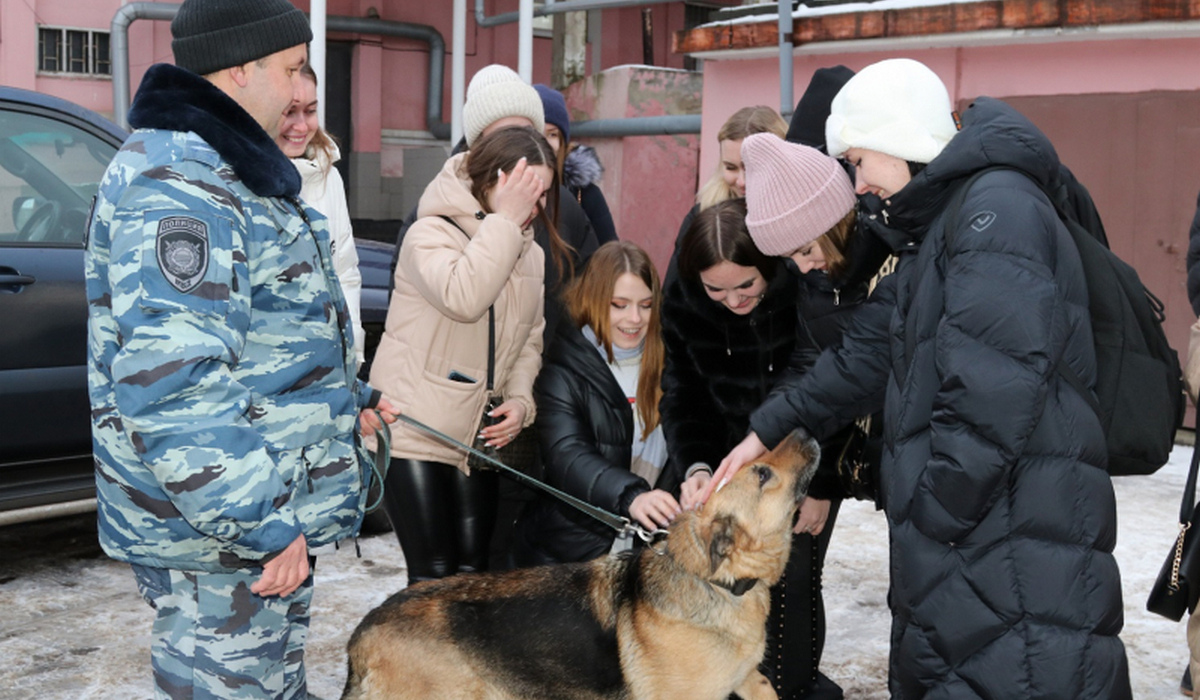 В Курской области студентов знакомят с работой полиции