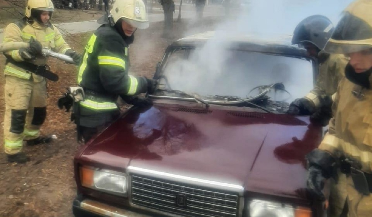 В Курске на улице 50 лет Октября горел автомобиль