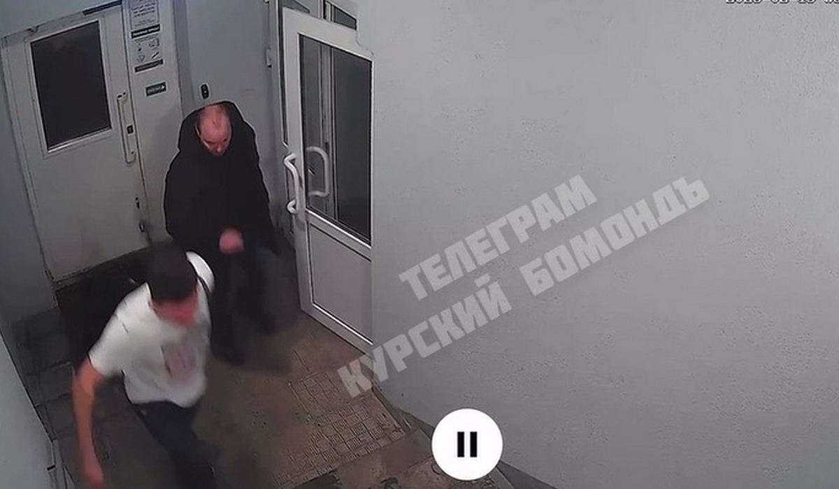В Курске полицейские ищут мужчину, который разгуливал с оружием в жилом секторе