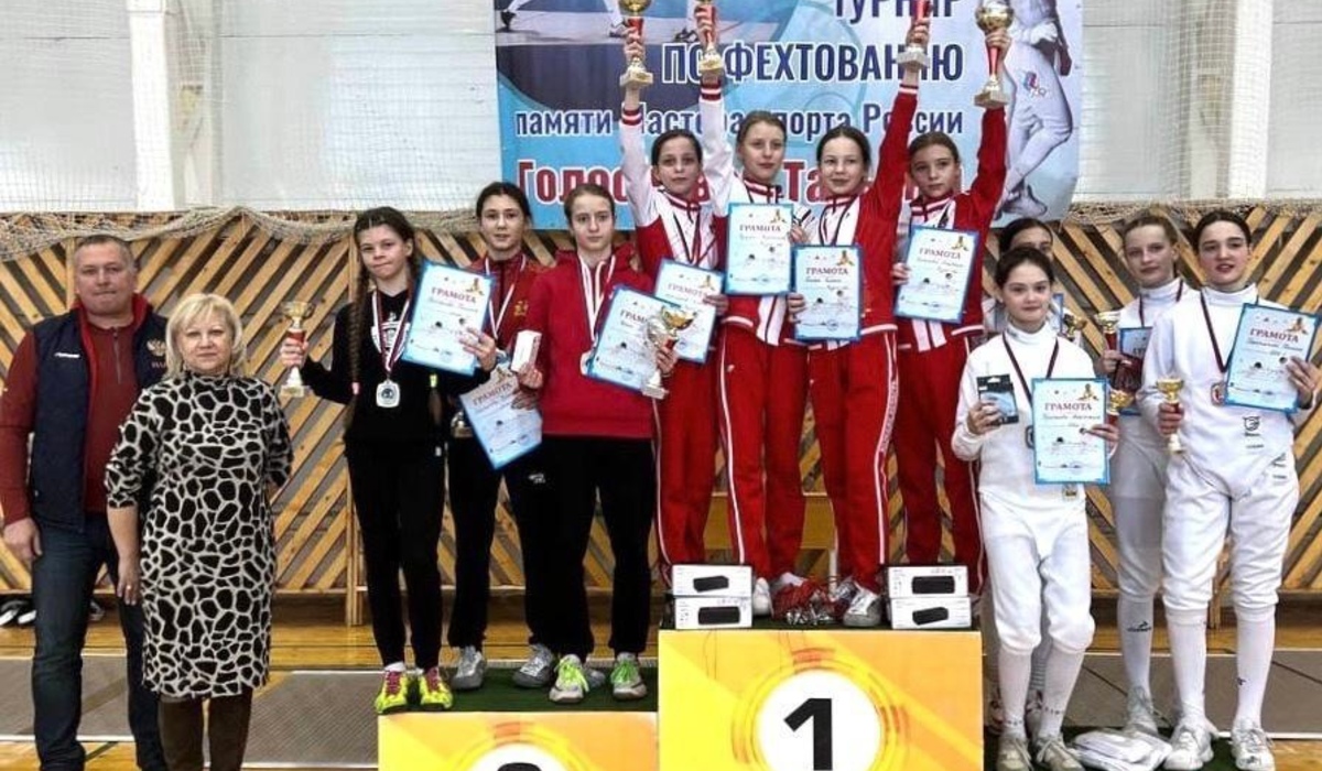 Курские рапиристки выиграли командные соревнования на Всероссийском турнире