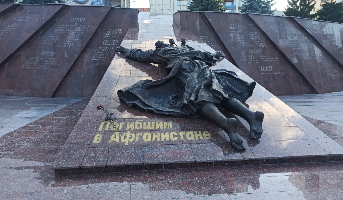 Курские профсоюзы передают на реконструкцию памятника «Скорбящая мать» 500 тысяч рублей