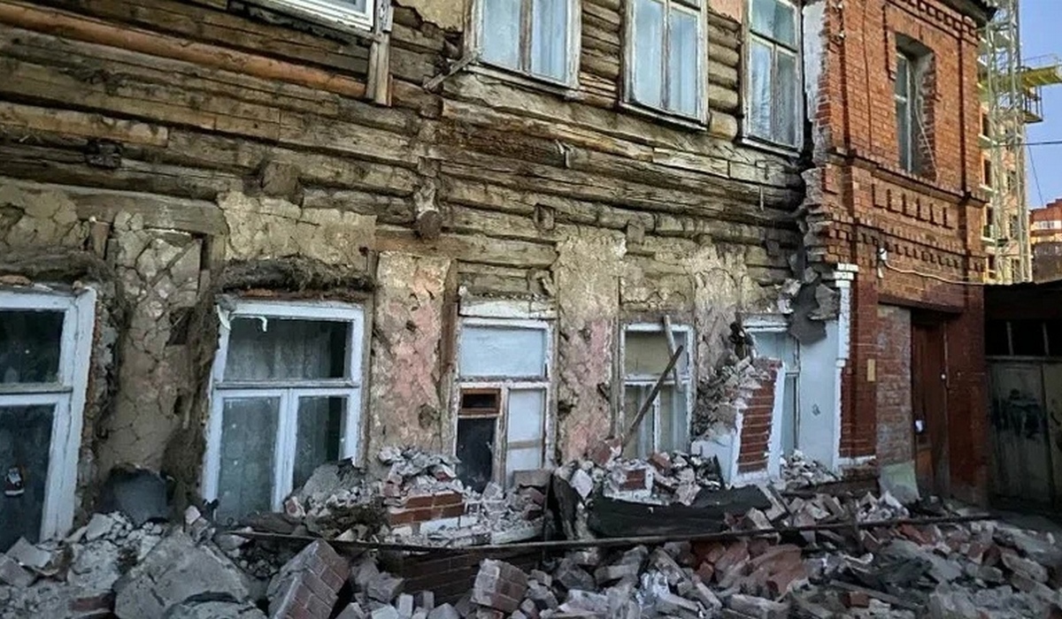 В центре Курска обрушилась стена жилого дома
