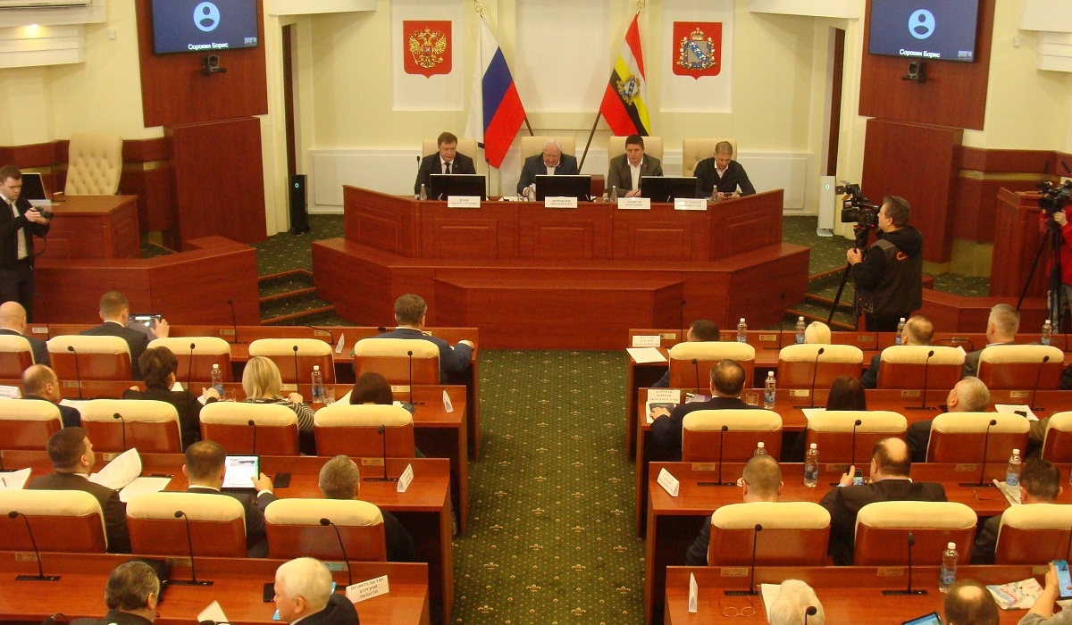 На заседании постоянных комитетов в Курской облдуме выступили заместители губернатора