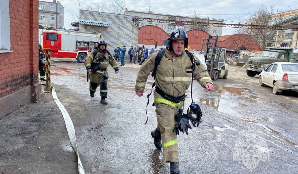 В Курске на территории хлебозавода на Московской площади горел утеплитель