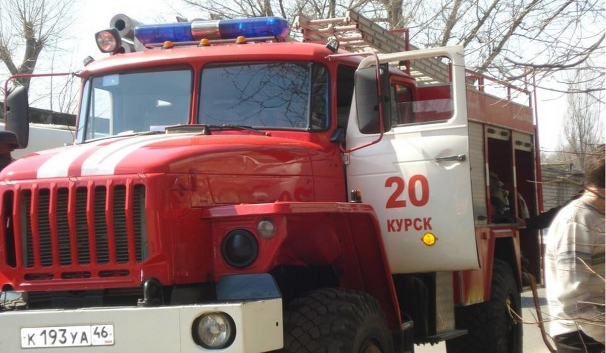 В Курске на Ольшанского горел автомобиль «Audi»