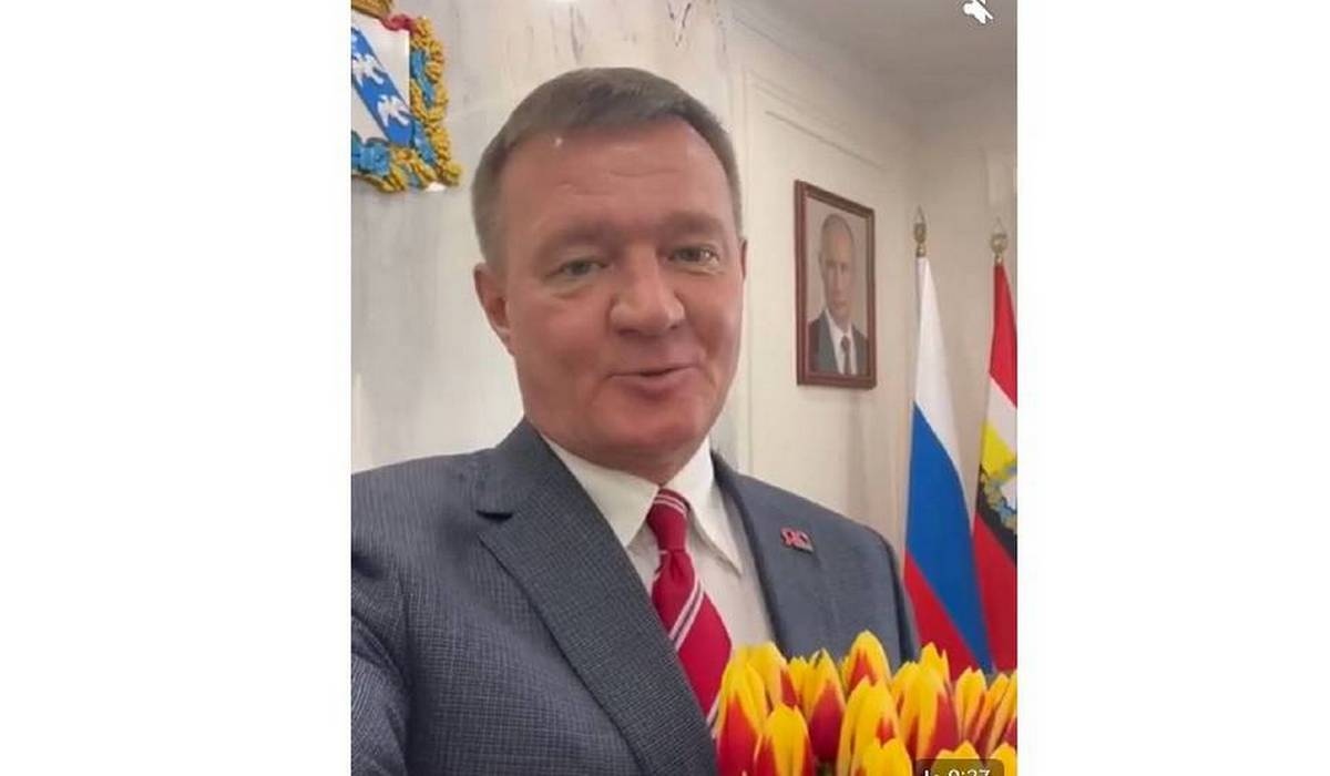 Губернатор Роман Старовойт поздравил курских женщин с праздником 8 марта