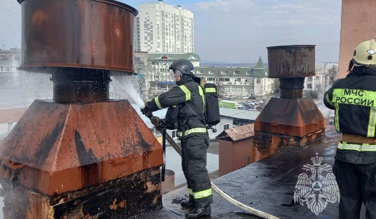 В Курске 36 человек участвовали в ликвидации пожара на хлебозаводе