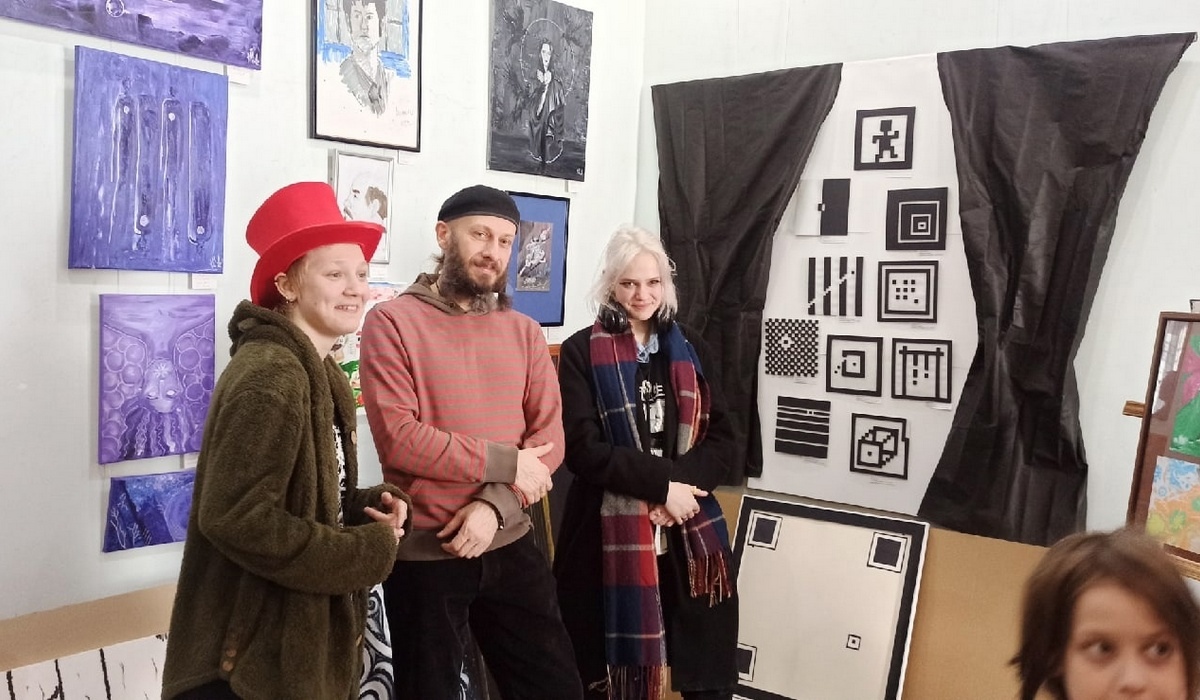 В Курске открылась выставка неформальных художников