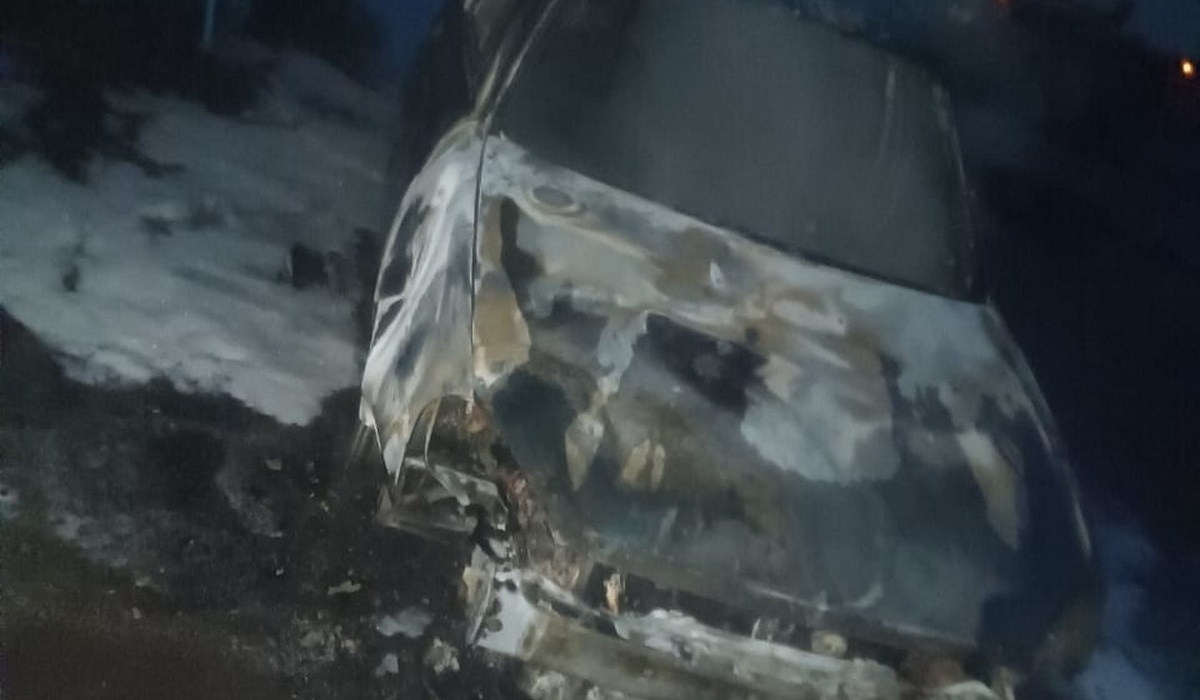 В Курской области ночью 30 мая сгорел автомобиль «Лада Приора»