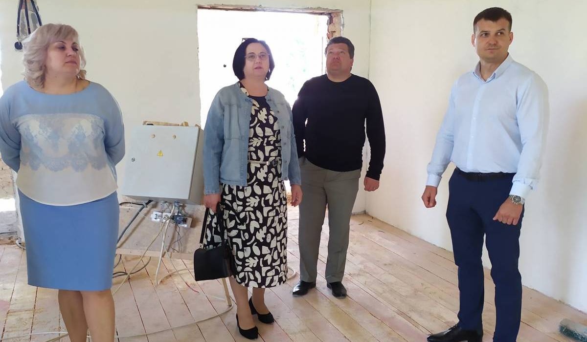Единороссы Центрального округа посетили среднюю школу №13 в рамках проекта «Партийный десант»
