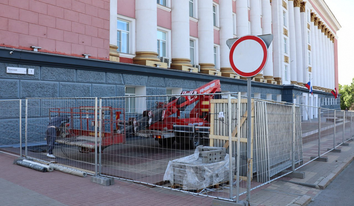 В Курске началась подготовка к ремонту фасада Дома Советов
