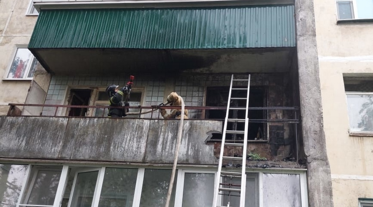 В Курске огнеборцы спасли человека при пожаре на проспекте Дружбы
