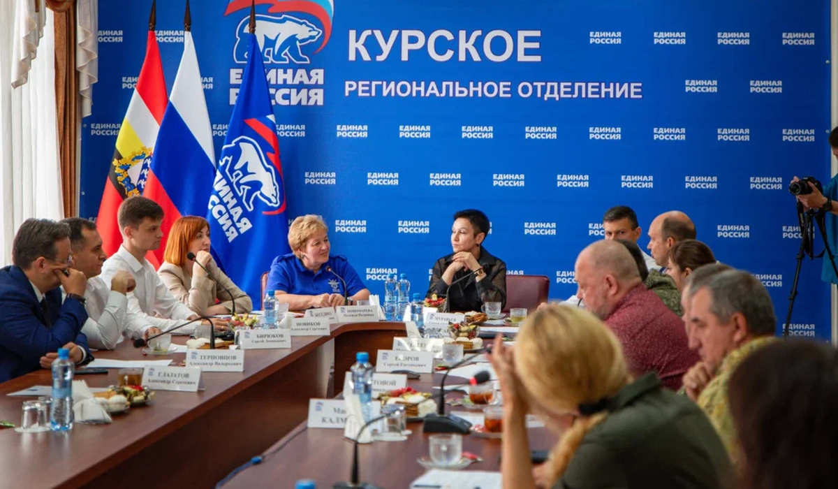 В Курске прошел круглый стол «Женское движение – объединяет»