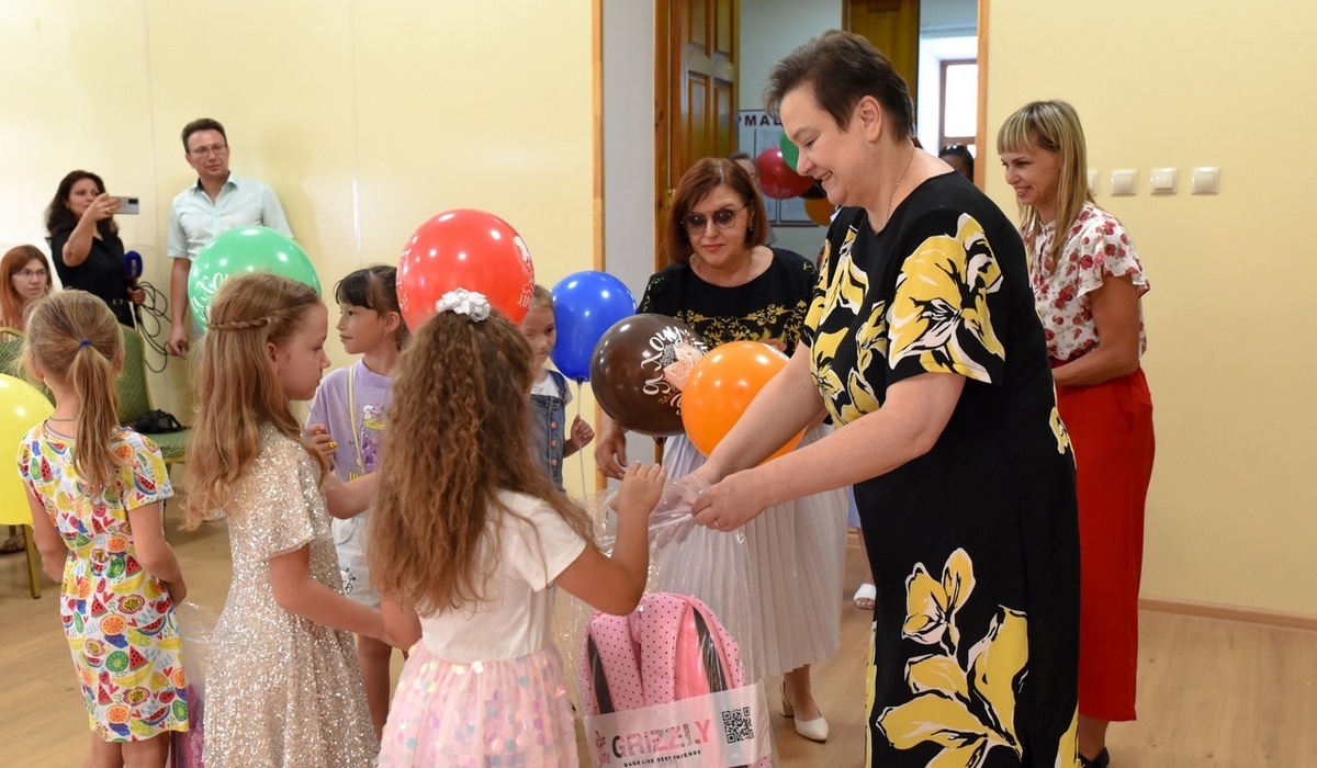 В Курской области первоклассники из семей участников СВО получили подарки