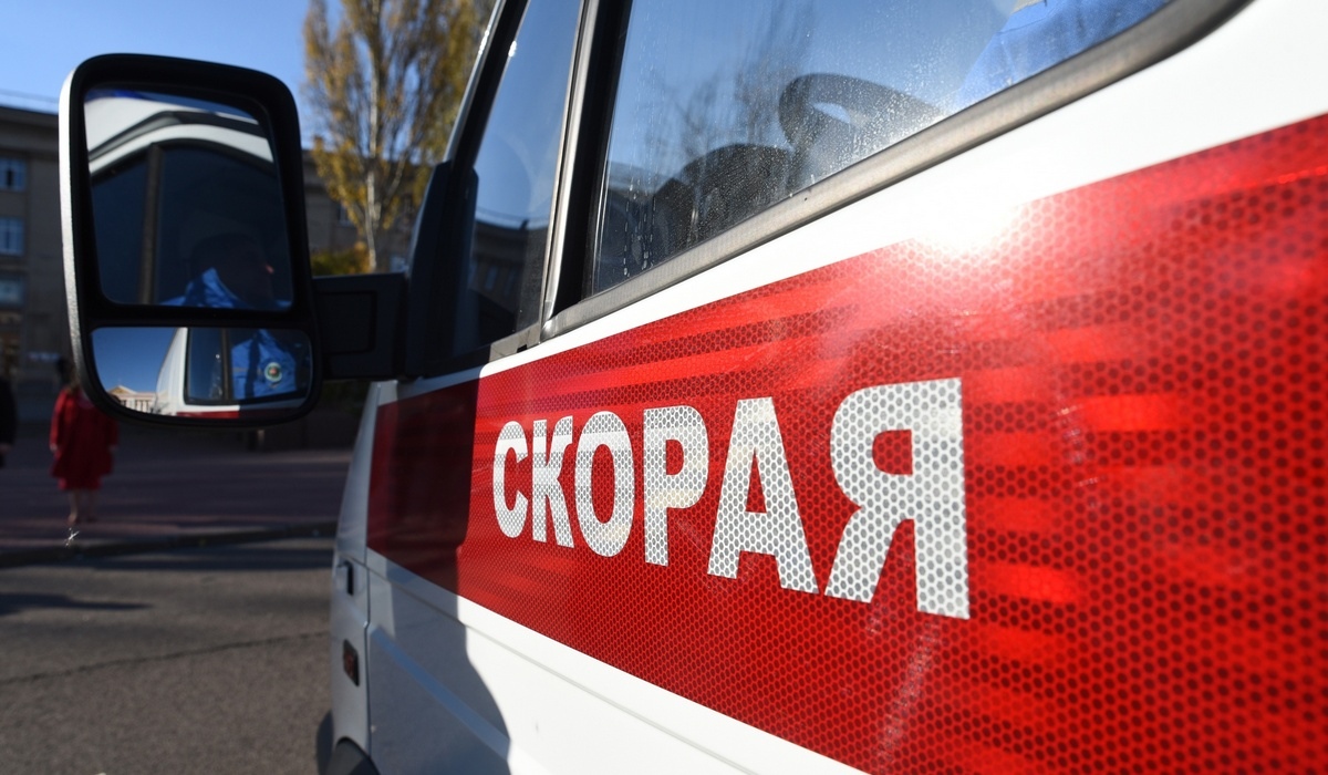 Во время обстрела поселка Теткино Курской области пострадала женщина
