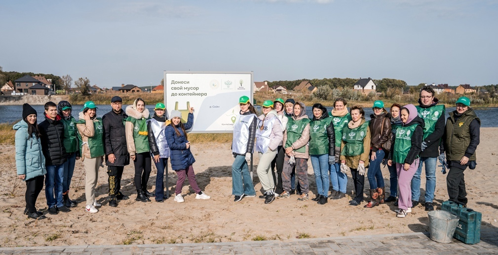 В Курске провели акцию по очистке берега реки Сейм