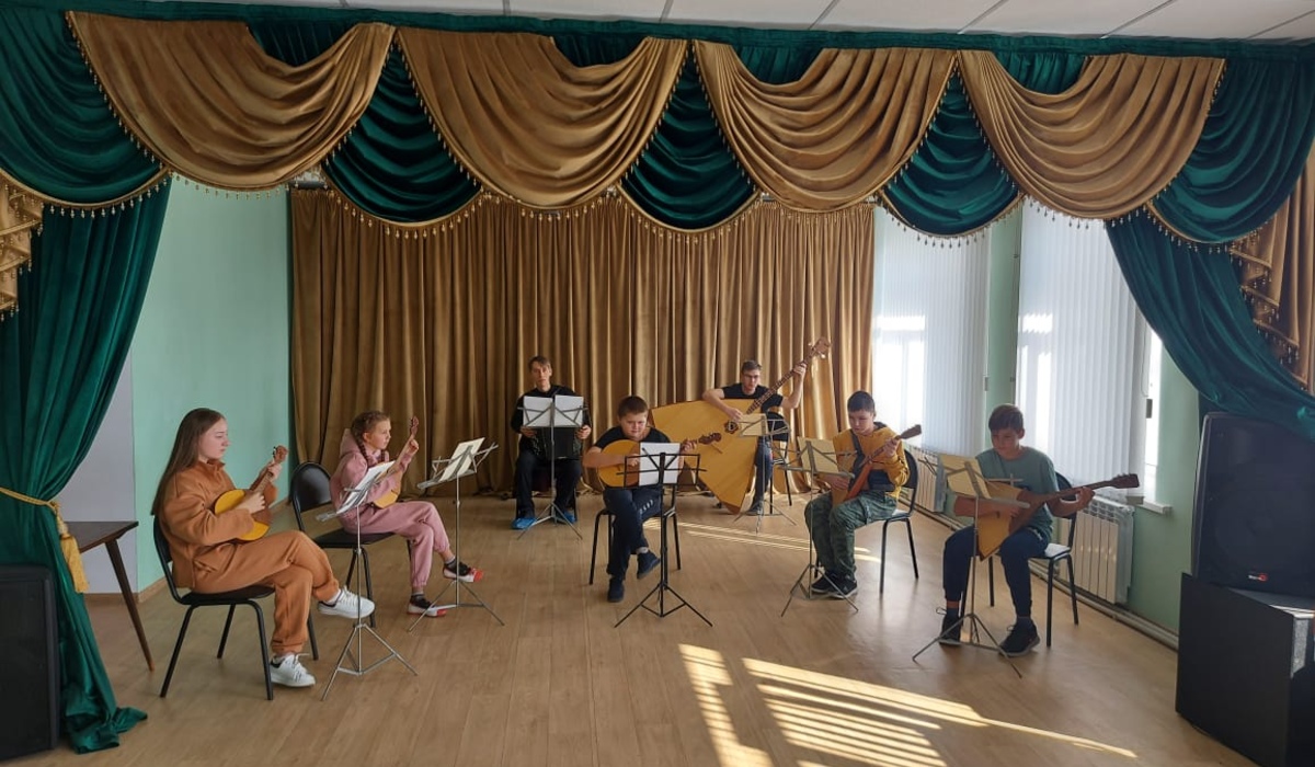 В ДШИ в Курской области создали Ансамбль народных инструментов