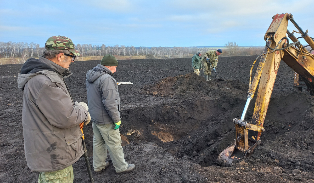 В Курской области поисковики подняли фрагменты советского самолета ЯК-7Б