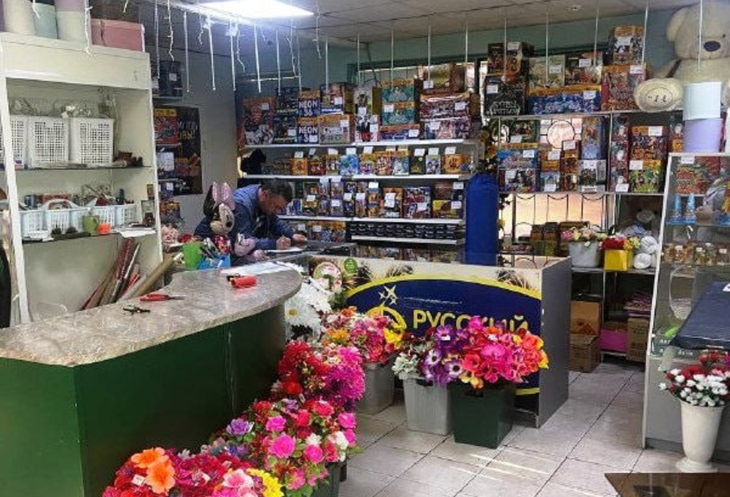Курянин попал под уголовное дело за кражу в цветочном магазине