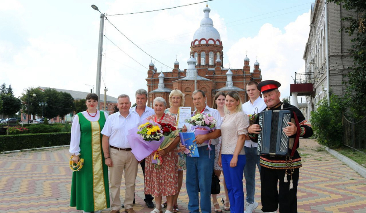 В Курской области более 220 пар отметили золотую, бриллиантовую и железную свадьбы