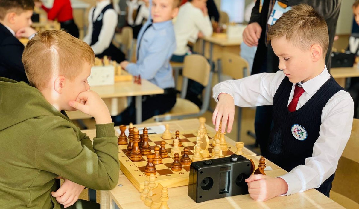 В Курске прошел региональный фестиваль «Живые шахматы»