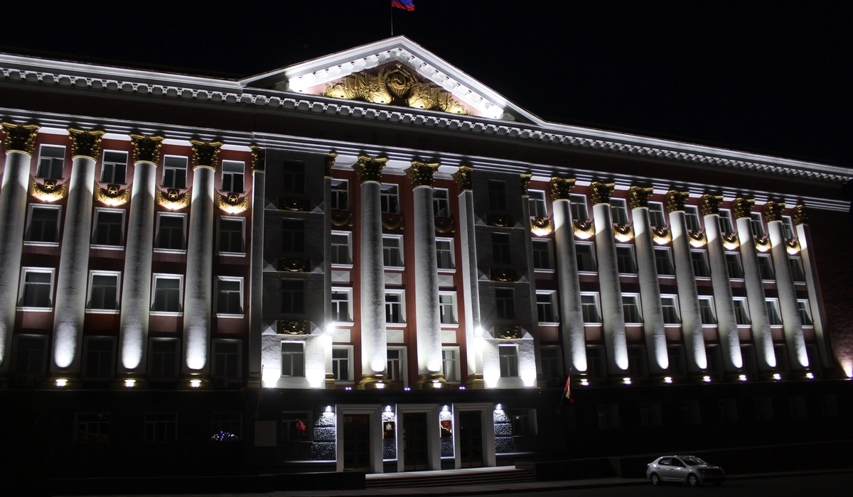 В Курской области при ночной массированной атаке ВСУ загорелись два здания