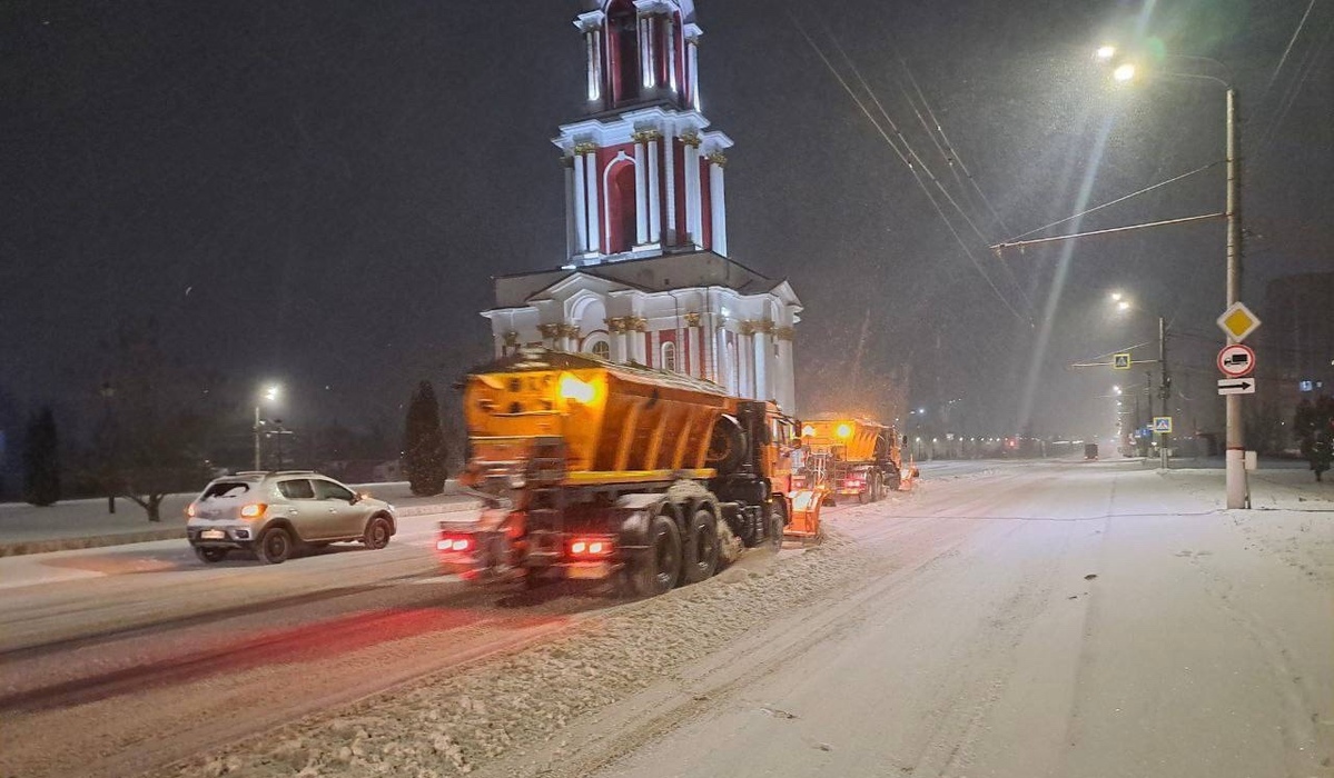 В Курске эвакуируют автомобили, мешающие движению снегоуборочной техники